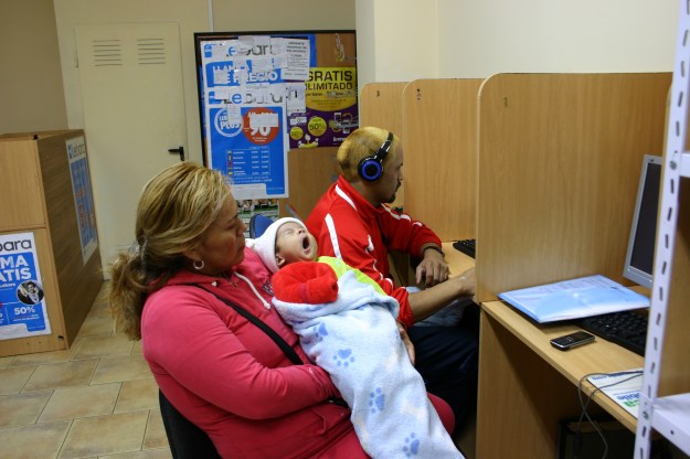 familia en locutorio de Pasaia 2013