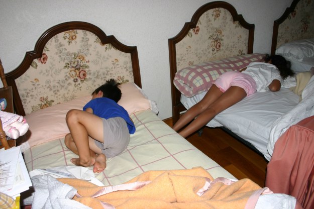 18025 safc3ade-y-eder-durmiendo-2014