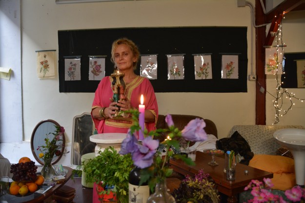 marta con flores y velas 2017